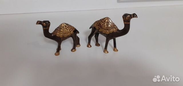 Статуэтки верблюда из металла