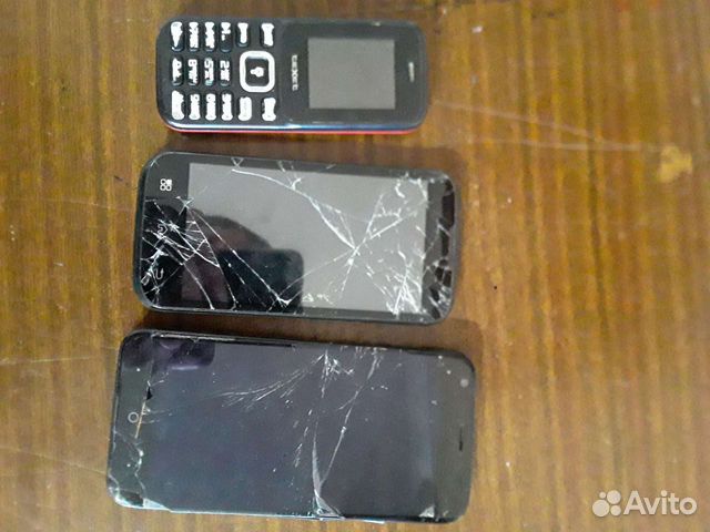 Мобильные телефоны на запчасти