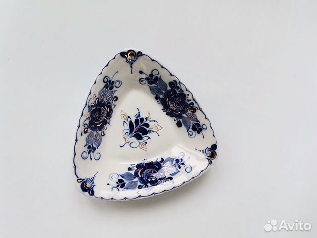 Гжель. Салатник в золоте