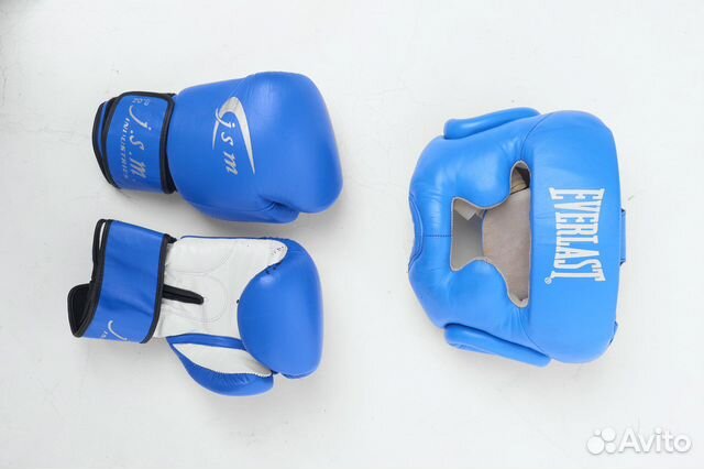 Боксерский набор: перчатки, бинты и шлем