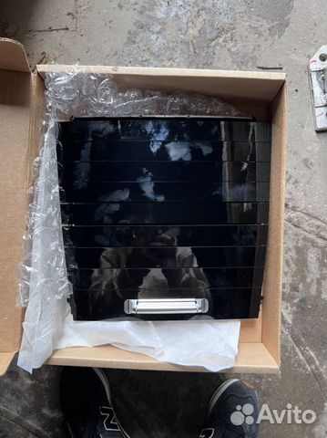 Крышка отсека вещевой консоли