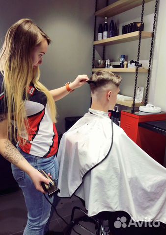 Парикмахер в барбершоп