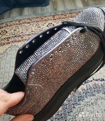 Кроссовки со стразами