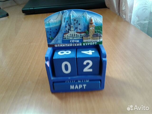 Вечный календарь из дерева