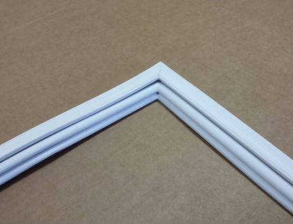 Резинка уплотнитель на дверь холодильника