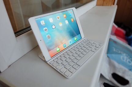 iPad mini 16gb + cellular и клавиатура Logitech