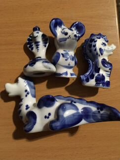 Коллекция статуэток гжели и керамики