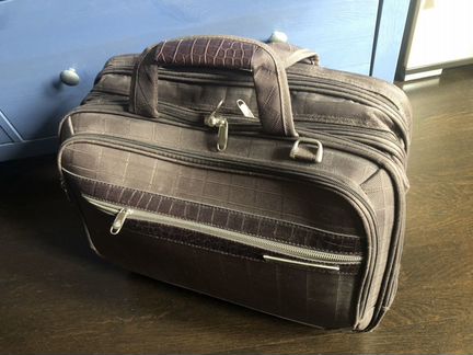 Дорожная сумка Summit на колесах и ручкой