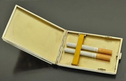 Старинный портсигар серебро 835 пробы янтарь