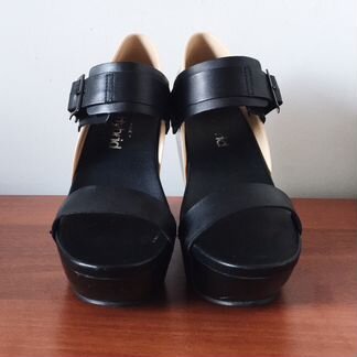 Босоножки на танкетке United Nude