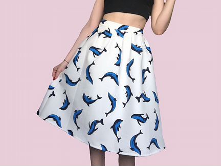 Юбка с дельфинами до колена