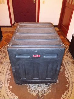 Продам рэковую стойку SKB