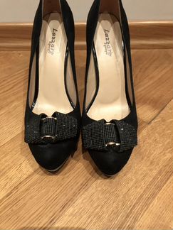 Новые замшевые туфли на каблуке