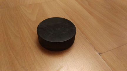 Коньки хоккейные+шайба