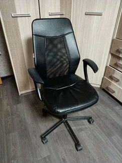 Компьютерное кресло для офиса и игр