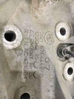 Поворотный кулак передний правый Bmw 1-Series E87