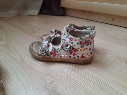 Пакет обуви на девочку 25