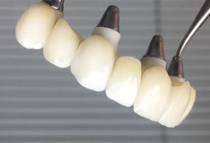 Зубной техник