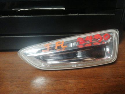 Поворотник В крыло левый Opel Astra J P10