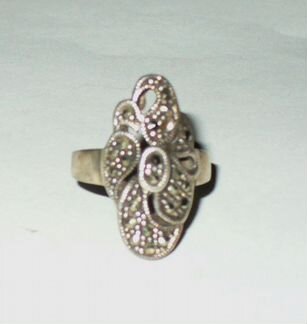 Красивое серебряное кольцо 