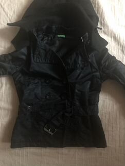 Женская куртка с капюшоном benetton черная 44
