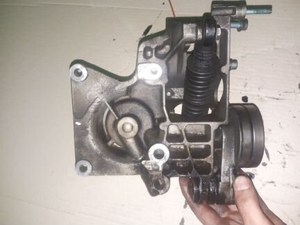 Кронштейн гур Audi Ауди A4 B6 AKE 2.5TDi 059145169