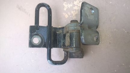 Нижняя петля задней двери VW Пассат В-6 2006-2010