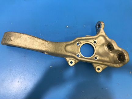 Кулак передний левый Bmw X5 F15 N57 2015