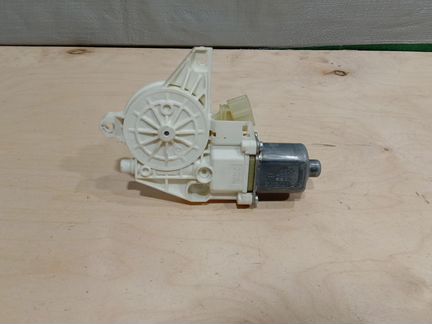 Мотор стеклоподъемника на Mercedes Benz W204 C204