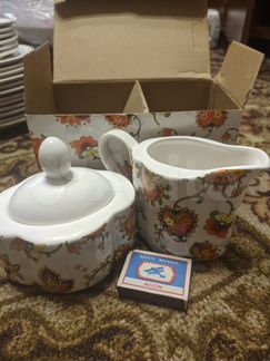 Сахарница и молочник