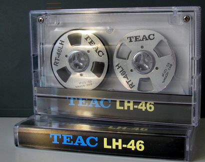 Аудиокассеты с катушками бобинками Teac серебристы