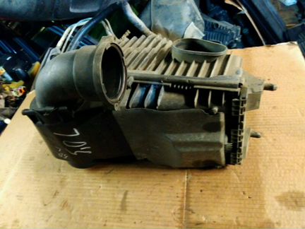 Корпус воздушного фильтра левый VW Туарег 5.0