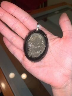 Завораживающий кулон-амулет из натурального камня