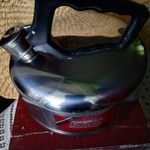 Новый чайник со свистком