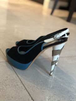 Босоножки новые, р-р 39