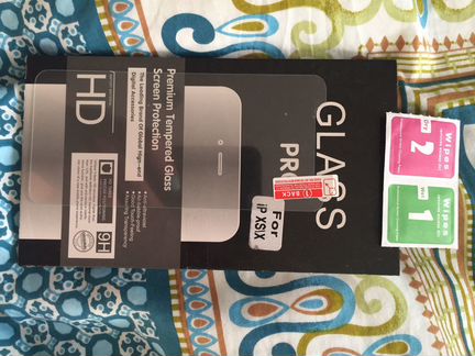 Защитное стекло на iPhone X и XS