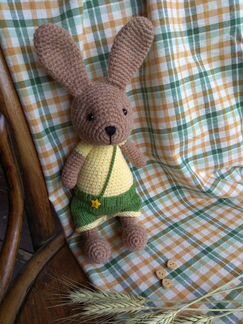 Заяц вязаный