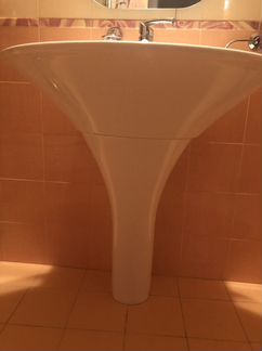 Раковина Hatria б/у со смесителем