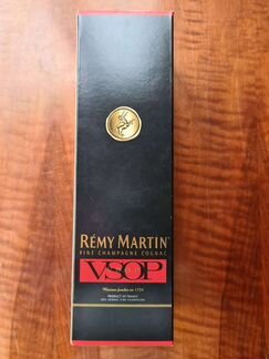 Бутылка из-под коньяка Remy Martin