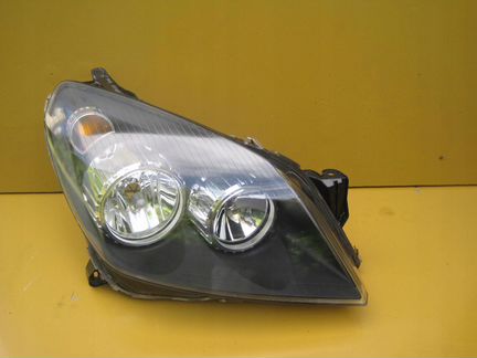 Фара правая Опель Астра Н, Opel Astra h