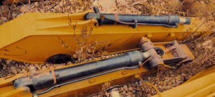 Гидроцилиндр ковша на CAT 320D Разборка