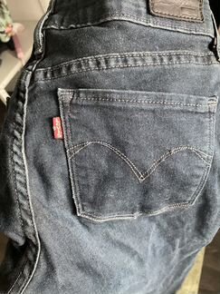 Темно-синие джинсы Levis 25 размер
