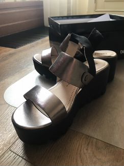 Открытые туфли Betsy