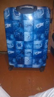 Чемодан на колесах пластиковый 90 литров