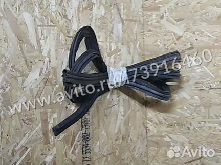 Уплотнитель капота Мерседес W210