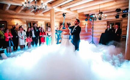 Тяжелый дым, конфетти, холодные фонтаны на свадьбу