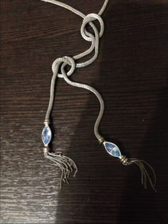 Цепочка с голубыми камнями