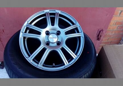 Новые диски R15 на Renault Logan