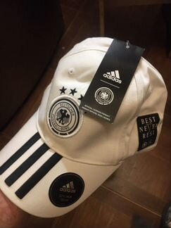 Футбольный мяч, кепка