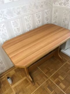 Кухонный стол и стулья